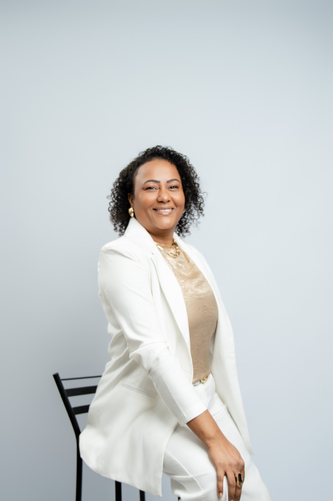 Ana Flávia Martins de blazer branco