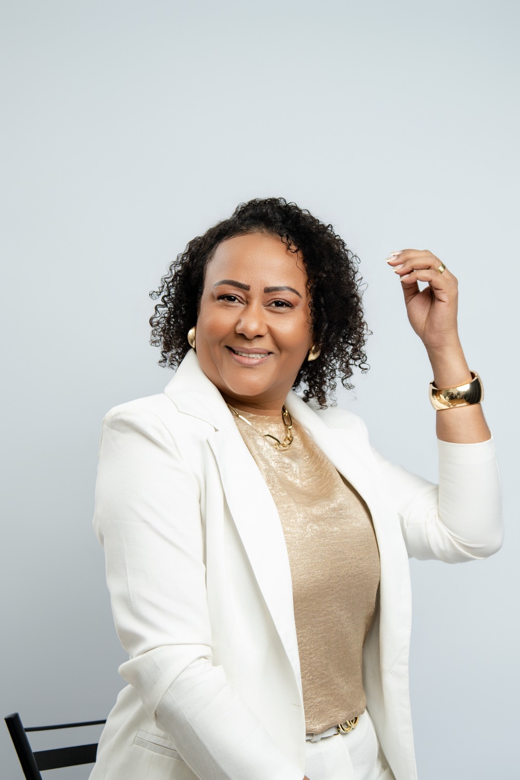 Ana Flávia Martins, retrato elegante